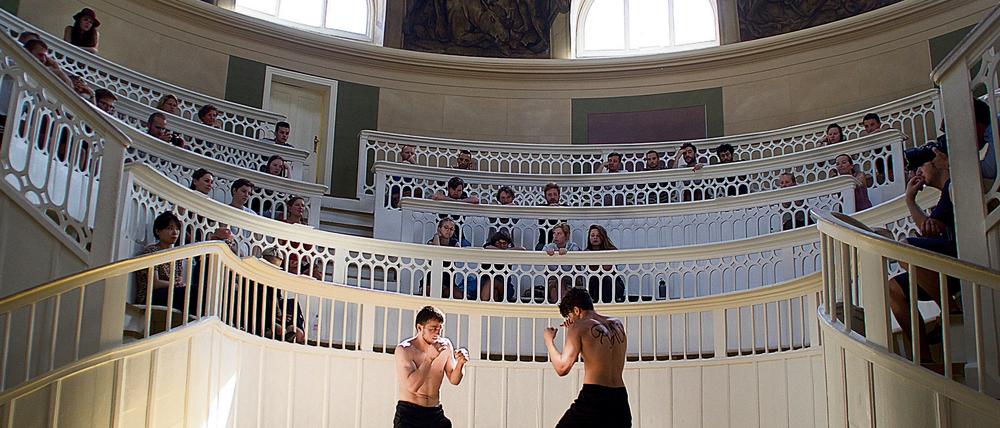 Auch das Tieranatomische Theater der Humboldt-Universität wurde während des Project Space Festivals genutzt - hier als Bühne für eine Box-Performance.
