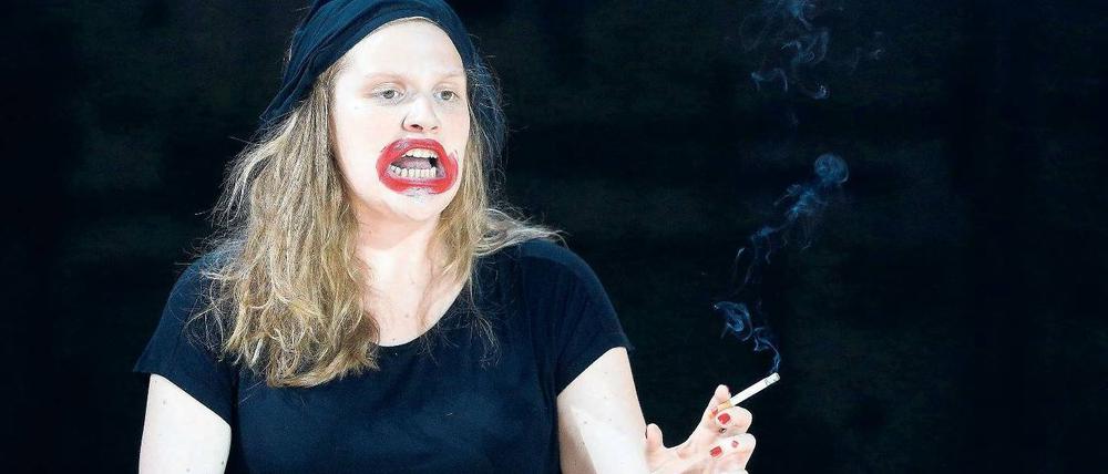 deSchauspielerin des Jahres im Stück des Jahres des Theaters des Jahres. Stefanie Reinsperger in „Die lächerliche Finsternisnr Wiener Burg.