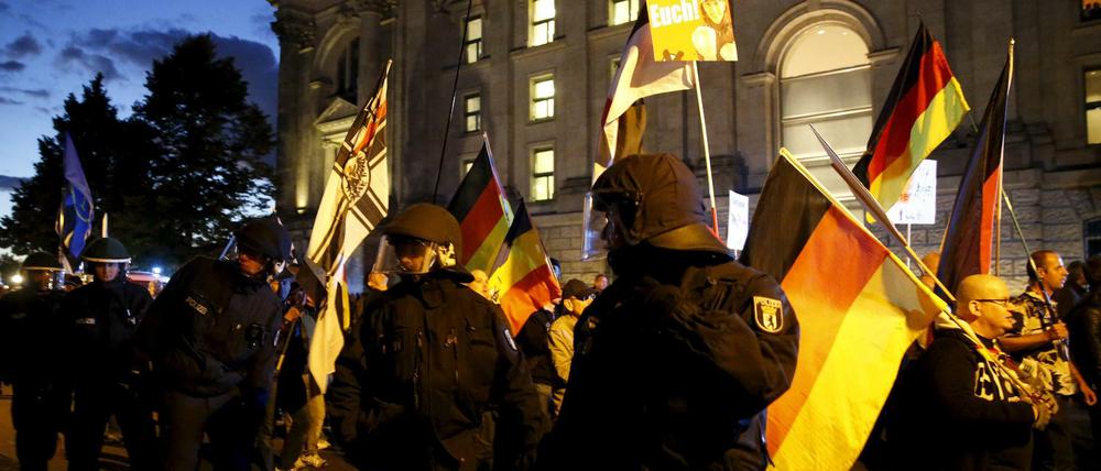 Polizei begleitete am Montagabend den Marsch der "Bärgida"-Anhänger.