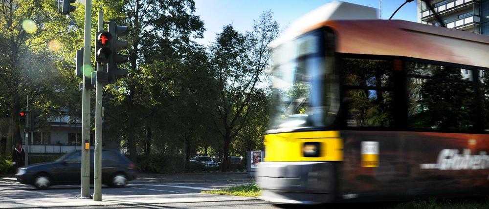 Vorne gucken, links gucken, rechts gucken, Taschendiebe erwische ... Berlin, du und deine aufmerksamen Straßenbahnfahrer: