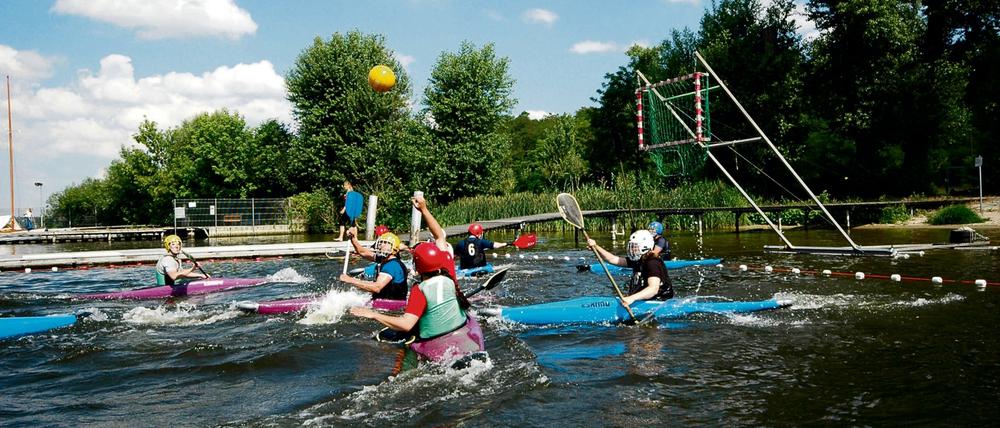 Beim Hochschulsport ist für jeden etwas dabei, sogar Kanupolo.