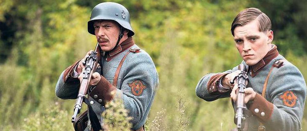 Angst in seinen Augen. Der deutsche Soldat Guido (Jonas Nay). farbfilm verleih