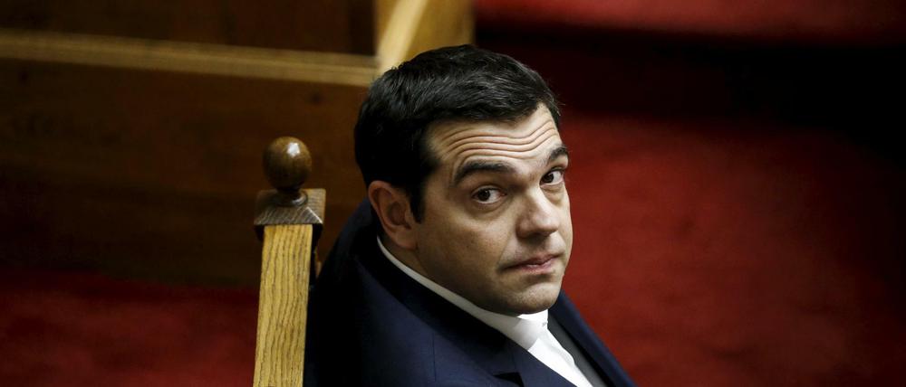 Griechenlands Regierungschef Alexis Tsipras muss bei weiteren Kürzungen um seine knappe Regierungsmehrheit bangen. Das größte Hindernis wird die geplante Rentenreform.