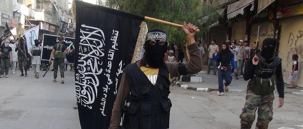 Kämpfer der islamistischen Al-Nusra-Front im Flüchtlingslager Jarmuk am Rande von Damaskus.
