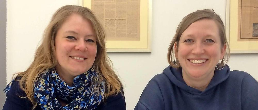 Geertje von Holtz (li.) und Nora Brezger sind im Kirchenkreis Teltow-Zehlendorf für die Beratung und Unterstützung von Flüchtlingen und die Koordination der Ehrenamtlichen in der Flüchtlingsarbeit zuständig.