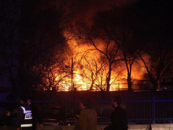 Flammen schlugen nach dem Anschlag in Ankara hoch.