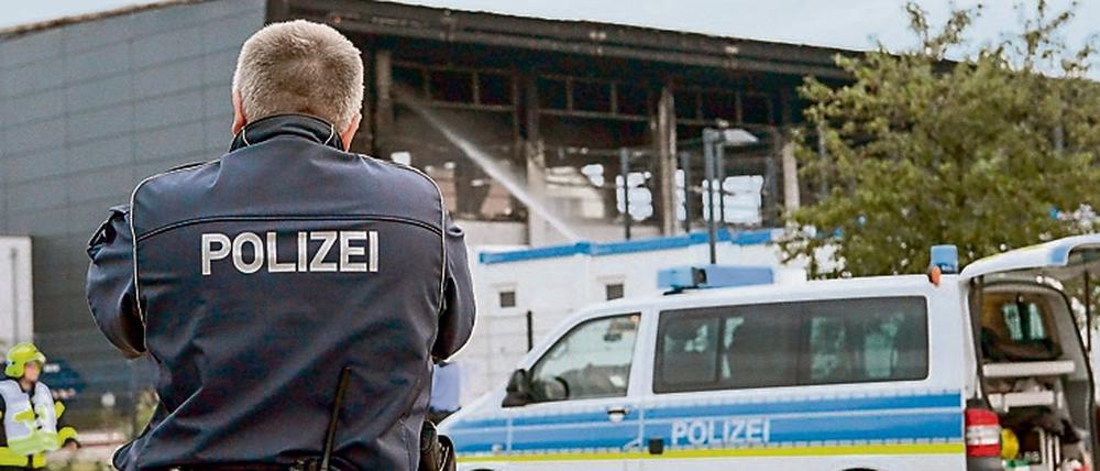 Im August brannte in Nauen eine Sporthalle nieder, die als Unterkunft für Flüchtlinge vorgesehen war.