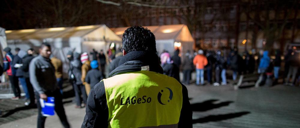 Korruptionsverdacht am Lageso. Gegen zwei Mitarbeiter wurde am Freitagabend ein Haftbefehl erlassen.