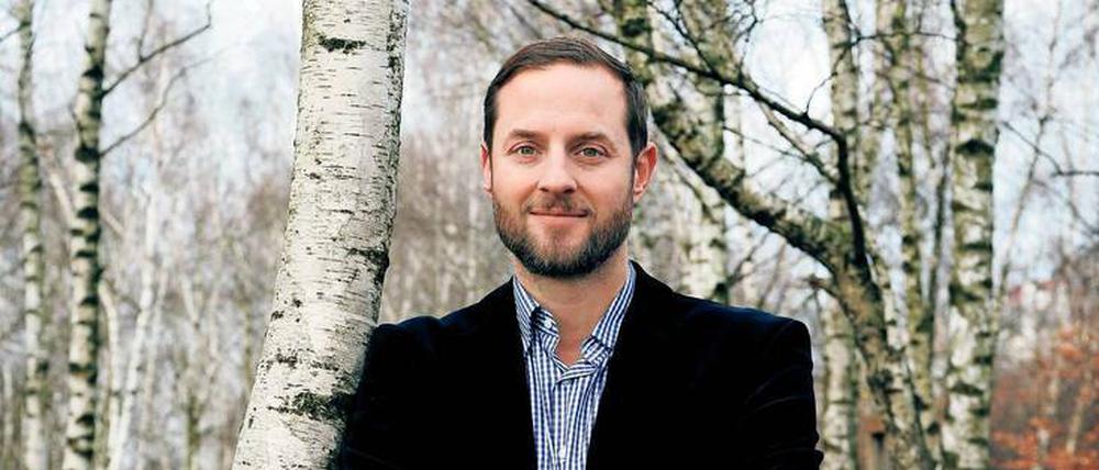 Frauenversteher. Heute, glaubt Emanuel Albert, wüsste er, wie er die Frauenherzen erobern könnte. Zu Schulzeiten habe er nicht unbedingt zu den „Coolen“ und den „Jahrgangs-Schönheiten“ gehört. Eine funktionierende Beziehung sei wie eine Pflanze, die gepflegt und gegossen werden will.