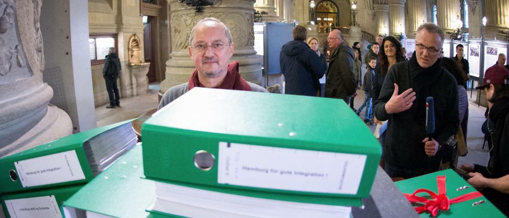 Klaus Schomacker, Sprecher der Volksinitiative "Hamburg für gute Integration": Mehr als 26.000 Unterschriften sammelten die Initiatoren nach eigenen Angaben innerhalb von fünf Tagen.