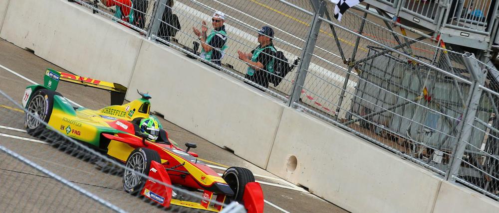 Schnelle Stromer. Die elektrischen Rennwagen fuhren im Mai 2015 Wette in Tempelhof.