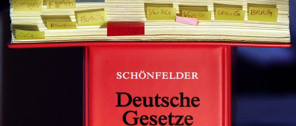 Gesetze wälzen? Braucht man nicht mehr, wenn man Software hat, die das für einen übernimmt.