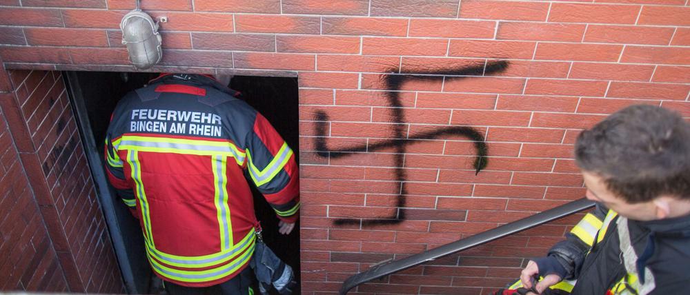Bei dem Brand im Keller des Gebäudes waren sechs Menschen verletzt worden.