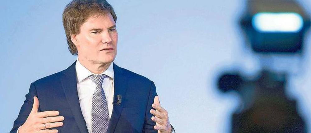 Der umstrittene Unternehmer Carsten Maschmeyer, 56, gibt gerne Finanztipps.