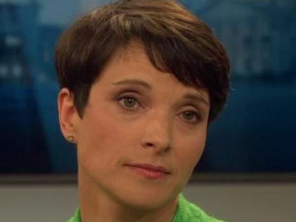 Miene spricht Bände: Frauke Petry