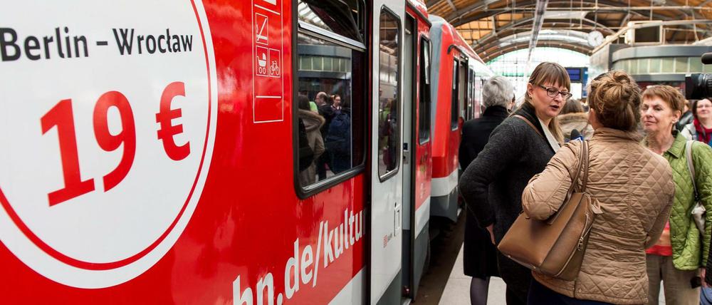 Der Premierenzug bei der Ankunft im Hauptbahnhof von Breslau/Wroclaw. Seit 30. April besteht die Verbindung zwischen Berlin und der schlesischen Metropole.