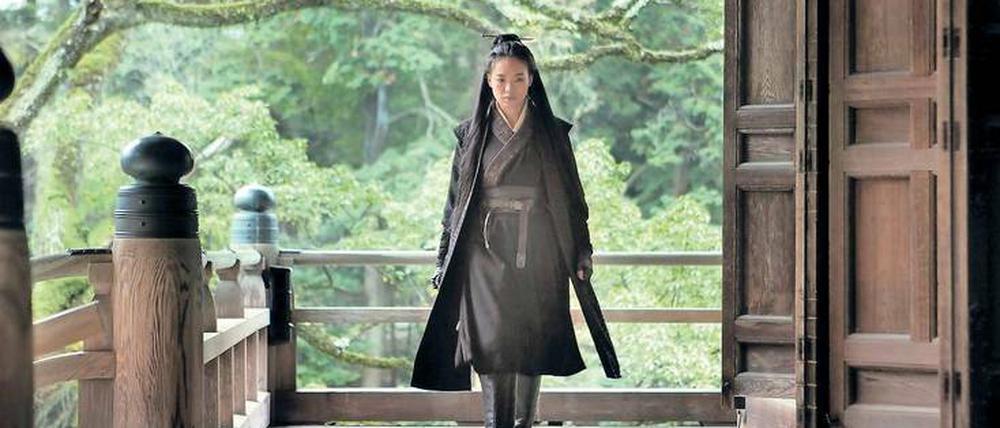 Königin des Schwerts. Shu Qi als Nie Yin-Niang – frei nach der gleichnamigen Erzählung des Tang-Dichters Pei Xing.