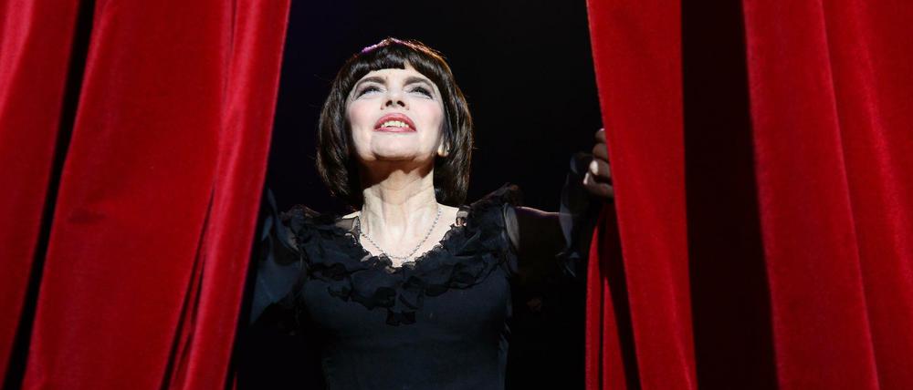 Bonjour, Mademoiselle! Mireille Mathieu 2014 bei einem Konzert in Paris.