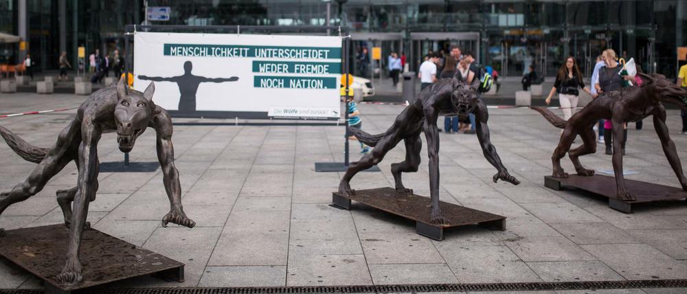 Die Wanderausstellung «Die Wölfe sind zurück?» soll über die Gefahr von Fremdenfeindlichkeit, Hass und Rechtsextremismus aufklären.
