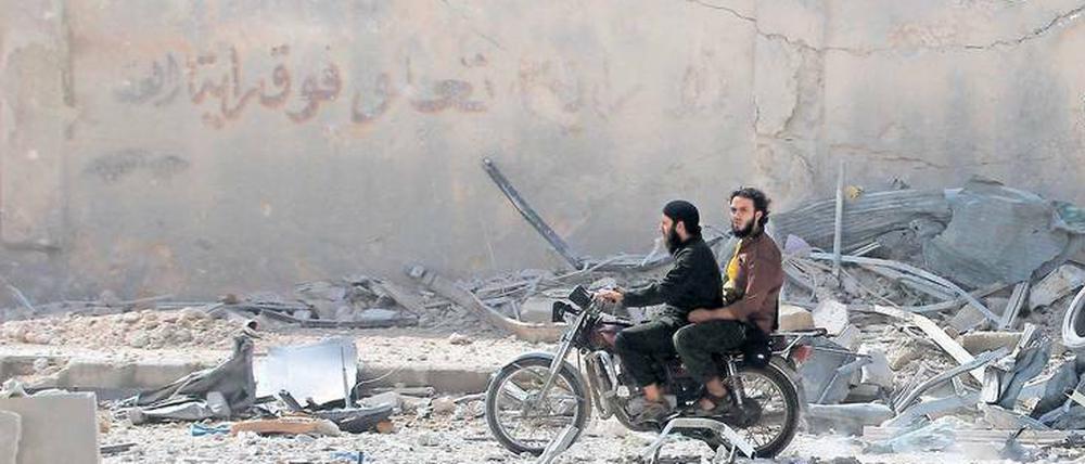 Friedhof Aleppo. Die Einwohner der nordsyrischen Stadt erlebten am Donnerstag die heftigsten Luftangriffe seit Monaten.