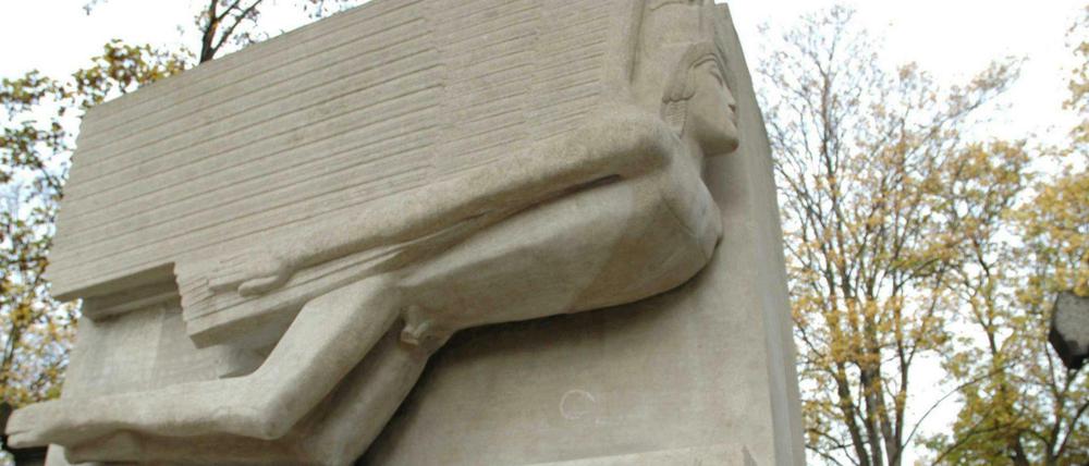 Das Grab von Oscar Wilde in Paris.