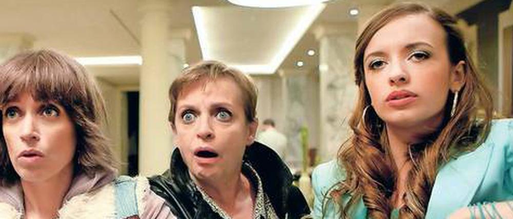 Drei Generationen: Katharina Thalbach (Mitte) mit Tochter Anna (links) und Enkelin Nellie. Zusammen sind sie „die Rosinskis“.