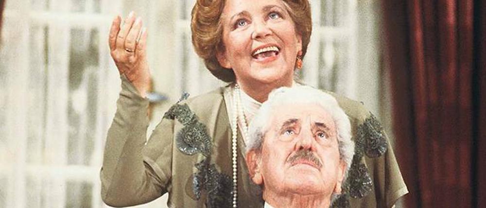 Quotenhase. Mitunter erreichten die Übertragungen aus dem Millowitsch-Theater (hier der Hausherr Willy mit Lonny Kellner-Frankenfeld in dem Stück „Die schwebende Jungfrau“) eine Einschaltquote von 88 Prozent.