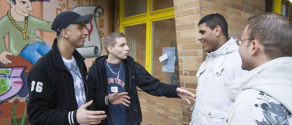 "Isch geh' zu Schule": Während Kritiker ums Hochdeutsch fürchten, sehen Linguisten im sogenannten Kiezdeutsch grundsätzlich eine gleichwertige Sprachvariante, die einem kreativen Umgang mit Sprache entspringt.