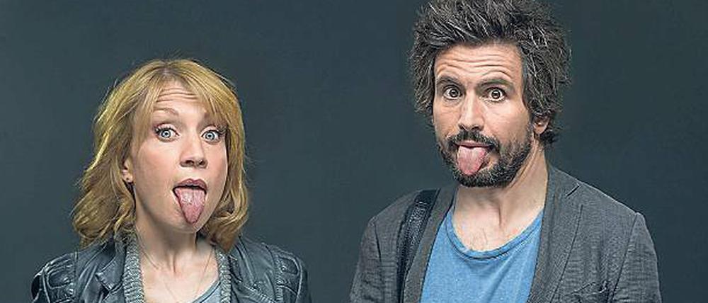 Wer ist hier der wahre Einstein? Tom Beck spielt in der neuen Sat1-Serie zwar den unehelichen Nachkommen des berühmten Physikgenies, doch im wahren Leben hat Serienkollegin Annika Ernst nicht nur ein 1er-Abitur, sondern feiert auch noch am selben Tag Geburtstag wie der Nobelpreisträger.