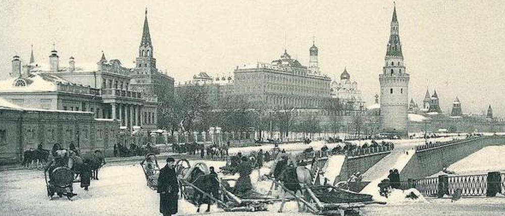 Souvenirs. Da er nicht fotografierte, kaufte Benjamin Ansichtskarten; hier Beispiele aus Moskau und Marseille.