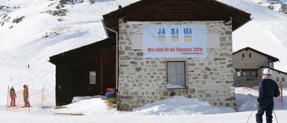 Ein Plakat wirbt für ein Ja zur Olympia-Kandidatur 2026 in Graubünden. Die Bürger stimmten aber mehrheitlich mit Nein.