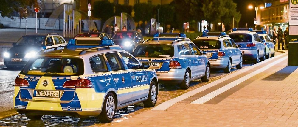 Polizeieinsatz im September 2016 in Bautzen am Kornmarkt - wiederholt kam es in der ostsächsischen Stadt zu Auseinandersetzungen zwischen Neonazis und Flüchtlingen.