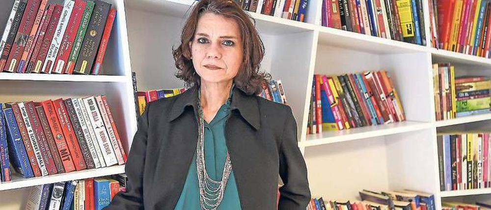 Die türkische Schriftstellerin Asli Erdogan, Jahrgang 1967, saß von Juli bis Dezember 2016 in Haft. Aufgrund internationaler Proteste kam sie vorübergehend frei. Doch ihr droht eine lebenslange Freiheitsstrafe.