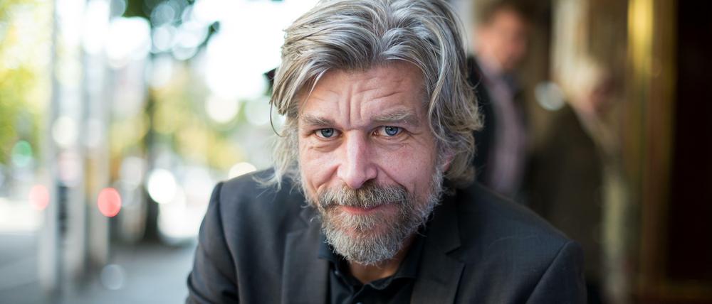 Er ist wieder da. Bald zumindest. Karl Ove Knausgård setzt sich in seinem letzten Band intensiv mit Hitler und seiner eigenen Poetologie auseinander.