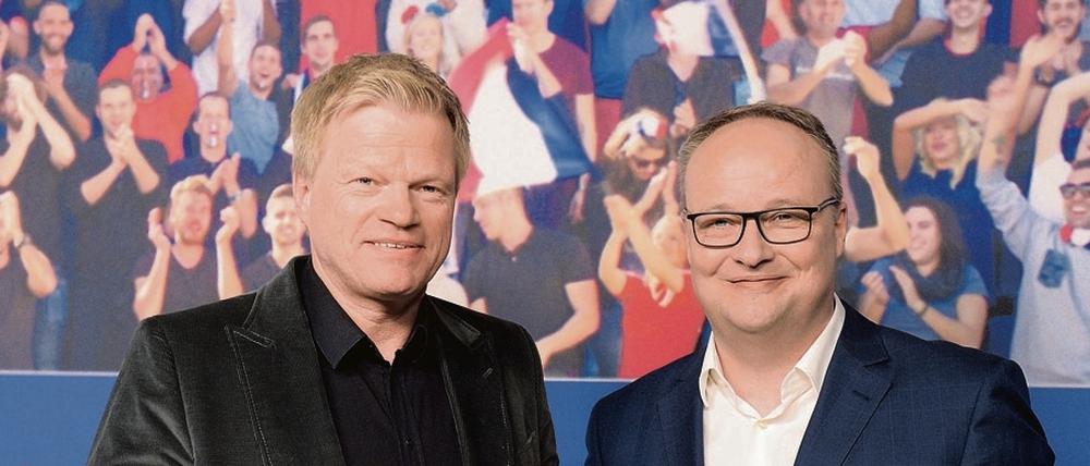 Das ZDF-Expertenteam Oliver Welke (r.) und Oliver Kahn.