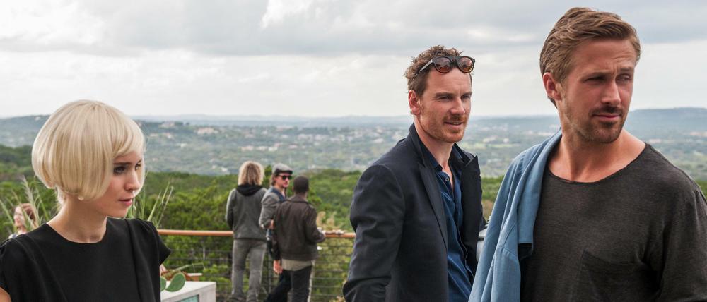 Alles Reale ist verderblich. Die Musikerin Faye (Rooney Mara) arbeitet für den Produzenten Cook (Michael Fassbender), träumt aber von einer eigenen Karriere. Ryan Gosling spielt den Sonnyboy B.V.