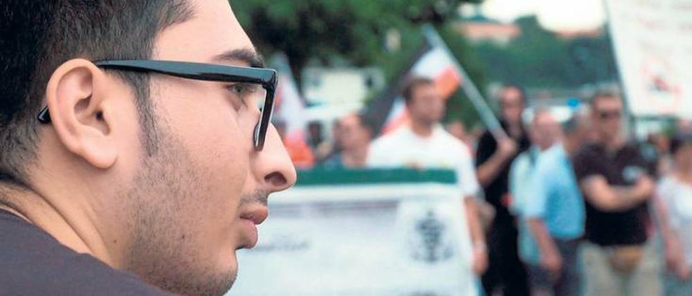 Realitätserfahrung. Der 17-jährige Said aus Afghanistan bei einer rechten Demo im sächsischen Freital.