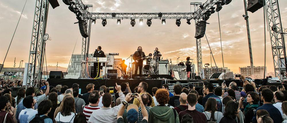Arcade Fire bei ihrem Überraschungsauftritt.