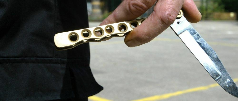 Auch Butterflymesser gehören zu den verbotenen Gegenständen (Symbolbild).