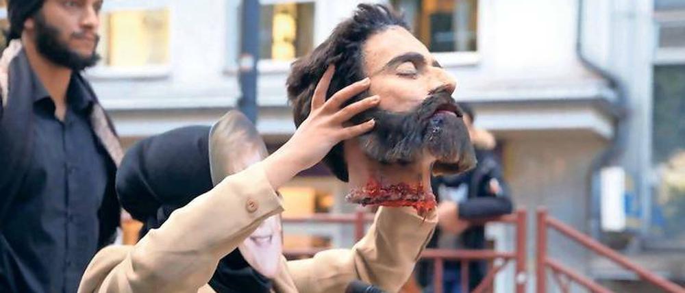 Aktion „Hinrichtung“. Hassan und seine Unterstützer wollen auf die Brutalität des radikalen Islam aufmerksam machen.