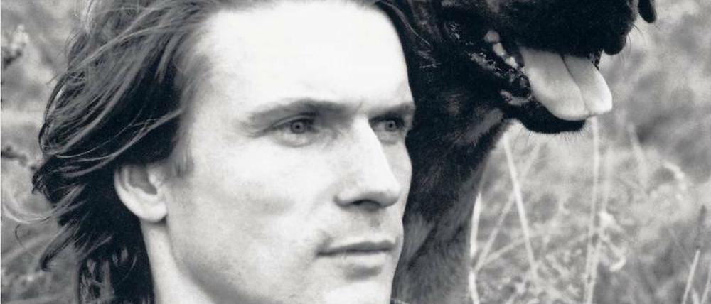 Herr und Hund. Mit Feldmann, den er aus einem Tierheim geholt hatte, wanderte Michael Holzach ohne Geld durch Deutschland.