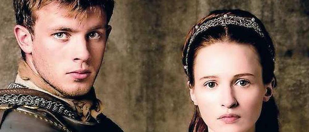 Mehr als nur Ausstattung und Kostüm. Maximilian von Habsburg (Jannis Niewöhner) und Maria von Burgund (Christa Théret) im ZDF-Dreiteiler „Das Spiel um Macht und Liebe“, der Anfang Oktober gezeigt wird.