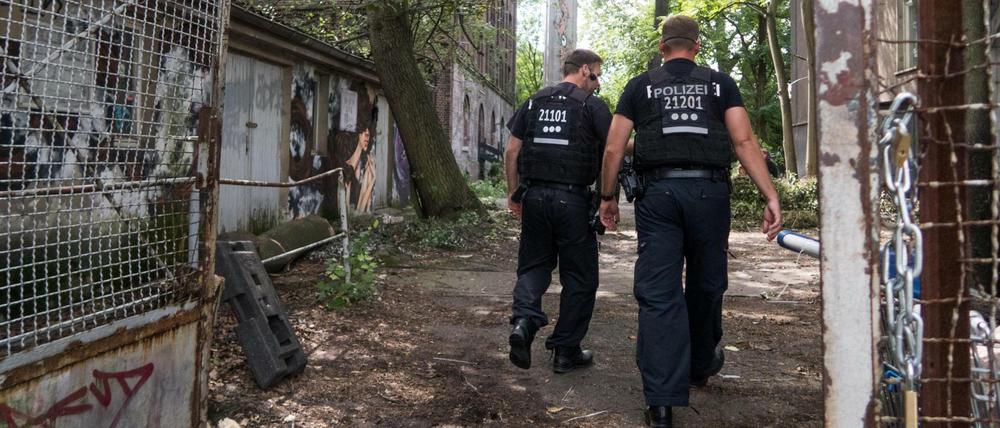 Am Dienstag rückten Gerichtsvollzieher und Polizei in der alten Teppichfabrik an. Dieses Bild stammt von einem Einsatz dort Anfang des Monats.