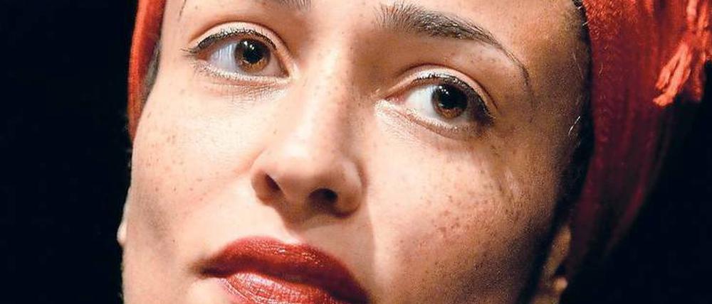 Popkulturell geschult. Die Schriftstellerin Zadie Smith. Sie wurde 1975 in London geboren.