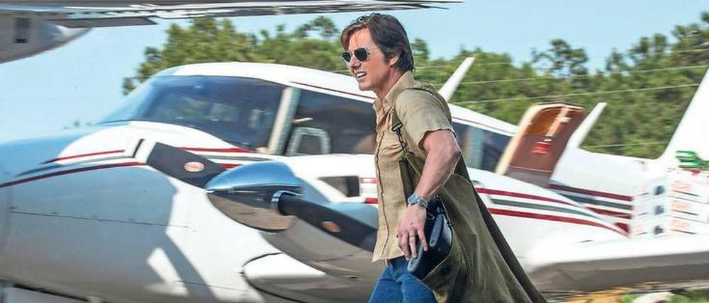 Lizenz zum Fliegen. Tom Cruise, natürlich mit Sonnenbrille, verteidigt wie schon in seinem Erfolgsfilm „Top Gun“ die Freiheit Amerikas aus der Luft.