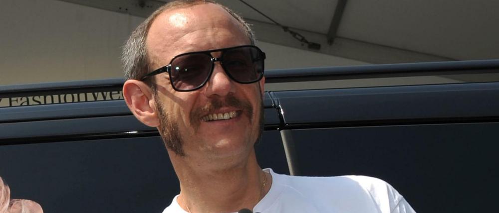 Der US-Fotograf Terry Richardson kommt am 07.07.2011 in Berlin zu einer Modepräsentation im Rahmen der Mercedes-Benz Fashion Show.