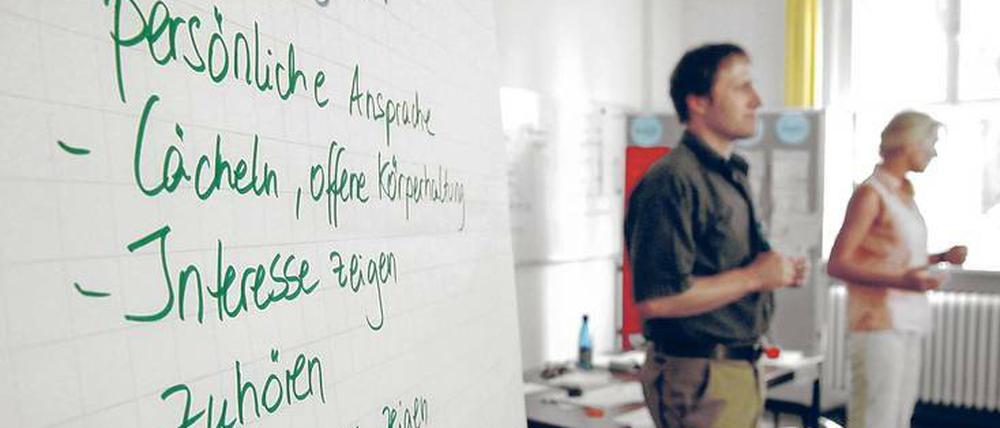Diszipliniert und wertschätzend sollen Polizisten sein - so steht es in der Spandauer Polizeiakademie an der Tafel. Das nehmen offenbar nicht alle Schüler ernst.