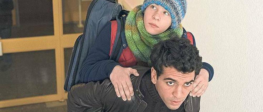 Sunnyboy Lenny (Elyas M'Barek) und der todkranke David (Philip Noah Schwarz).