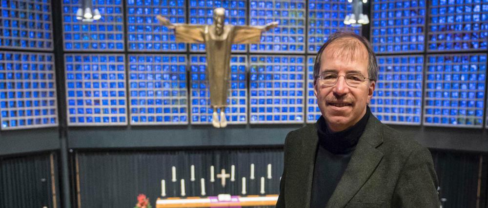 Martin Germer betreut Opfer und Familien, pflegt Kontakte mit muslimischen Glaubensvertretern und bereitete den Jahrestag mit vor.