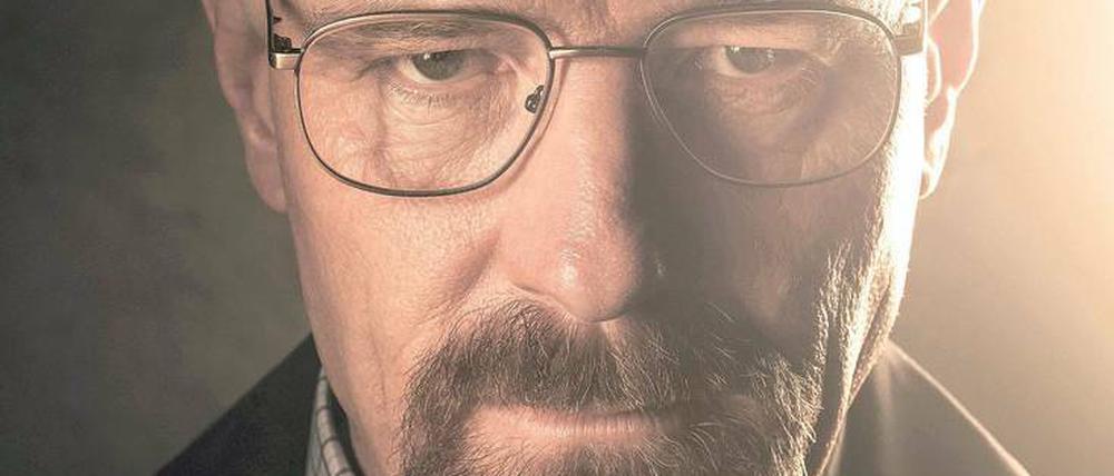 Wenn Sie das nicht schauen, sind Sie tot. Bryan Cranston, Hauptfigur der Serie „Breaking Bad“, die zum Kultereignis wurde. Er spielt einen Lehrer, der sich in einen Drogenhersteller und Killer verwandelt.